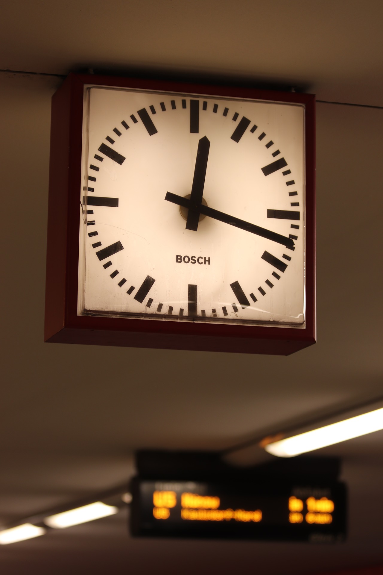 Настрой часы на станции мини. Станционные часы. Часы настенные вокзал. Часы на станции. Станция с часами.
