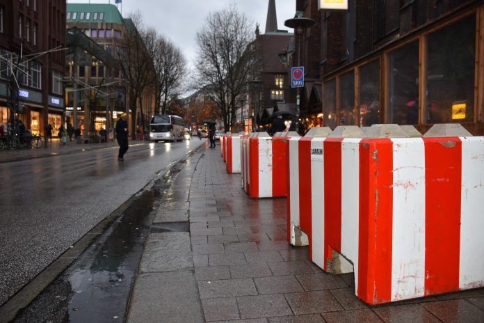 AfD-Hamburg-Weihnachtsmärkte-Stadtbild-Betonpoller-Bankrotterklärung